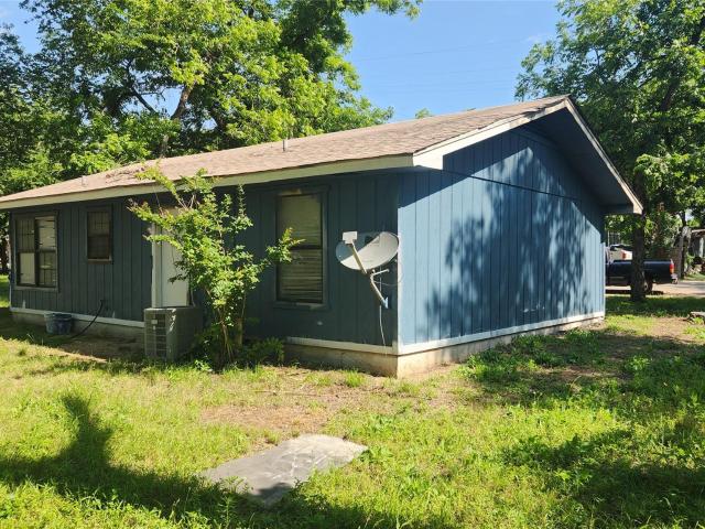 House for sale in Milam, Texas