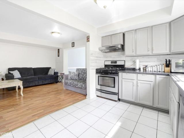 Townhouse for sale in Des Plaines, Illinois
