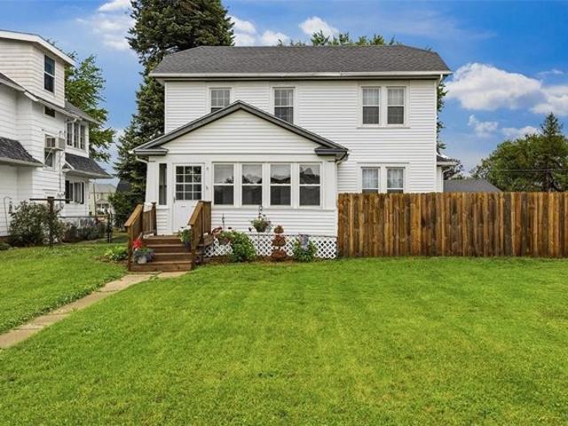 House for sale in Vinton, Iowa