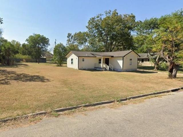 House for sale in Luling, Texas