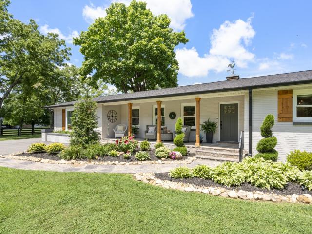 House for sale in Dickson, Middle Tennessee