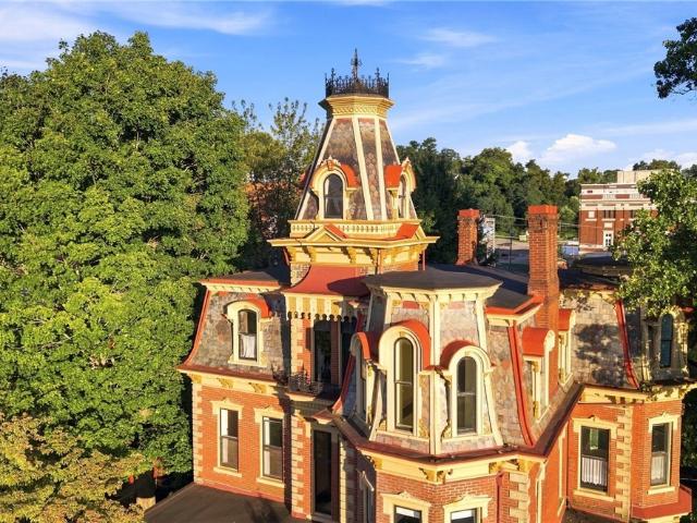 House for sale in Parkersburg, West Virginia