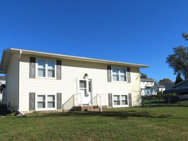 House for sale in Meadowdale, Maquoketa