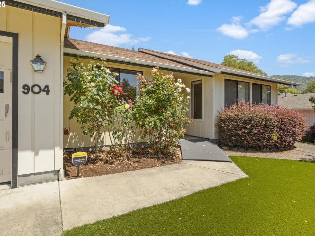 House for sale in Grants Pass