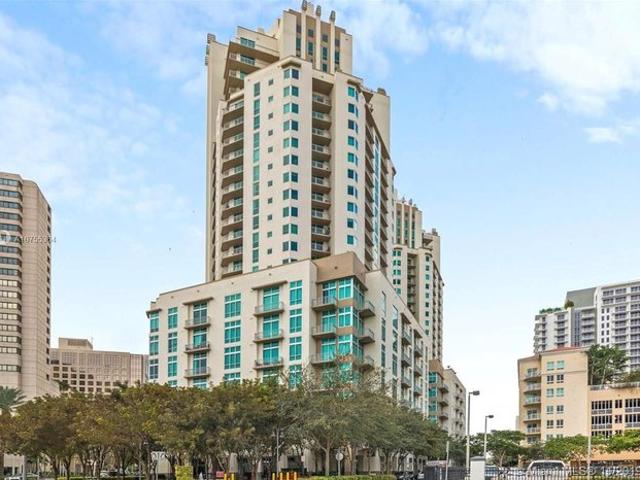 Condo for sale in Pinecrest, Florida