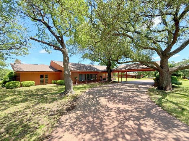 House for sale in Bowie, Texas