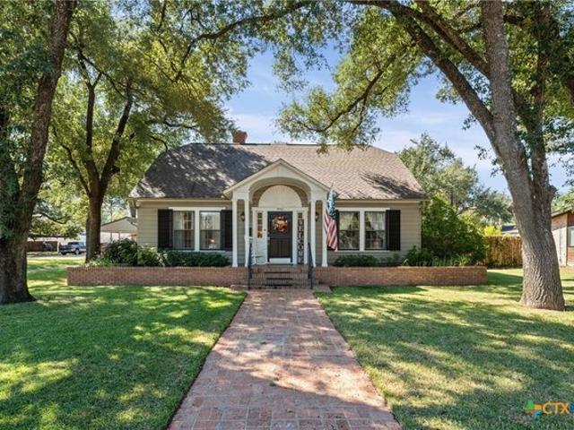 House for sale in Cameron, Milam County