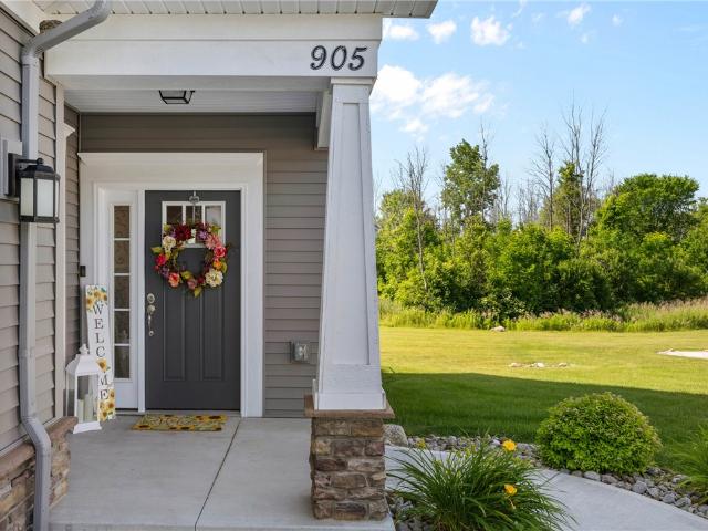 Townhouse for sale in Webster