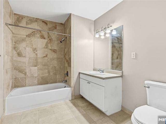 House for rent in Edgewater, New Jersey