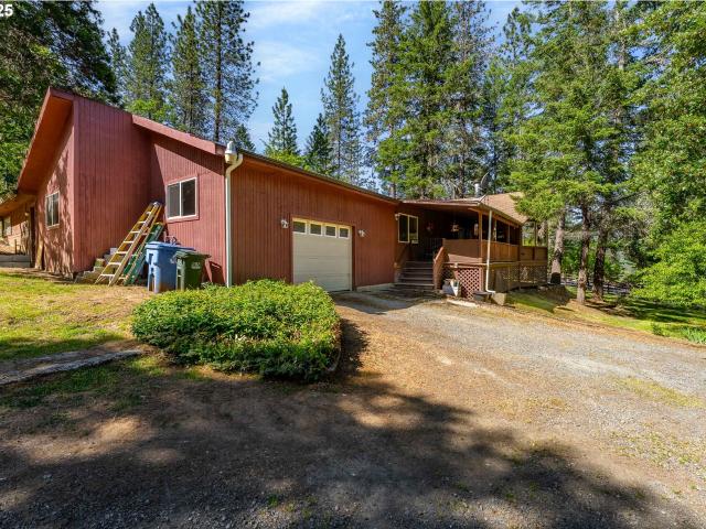 House for sale in Grants Pass