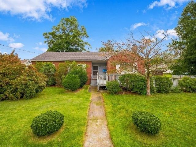House for sale in Warren, Warren County