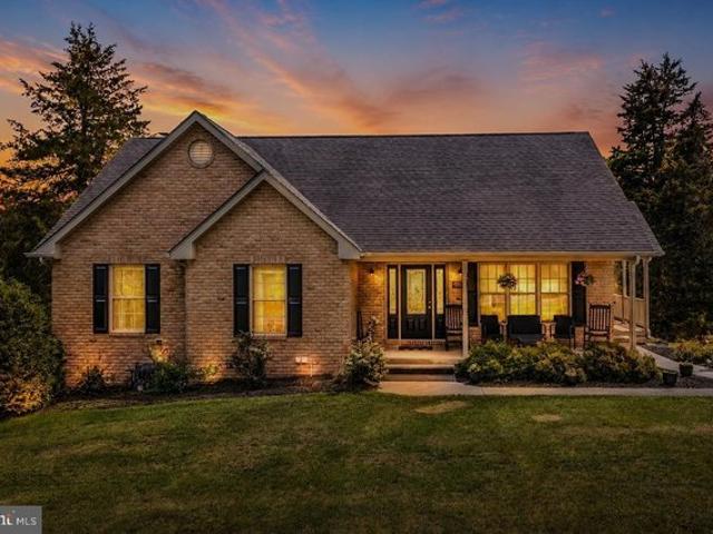 House for sale in Hedgesville, West Virginia
