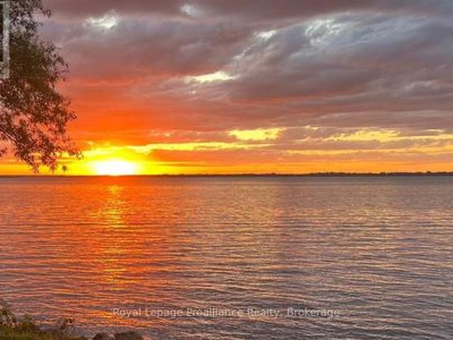 House for sale in Ontario