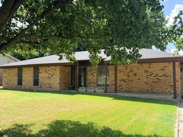 House for sale in Bowie, Texas