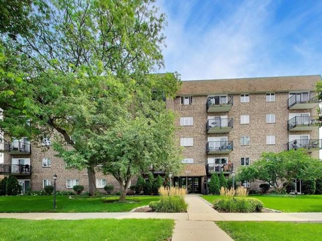 Condo for sale in Downers Grove, Illinois
