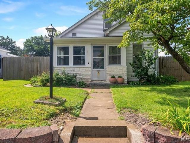 House for sale in Alton, Illinois