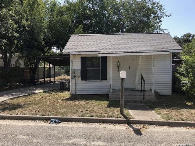 House for sale in Pleasanton, Texas
