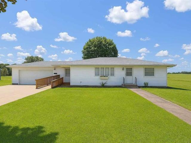 House for sale in Cedar, Iowa