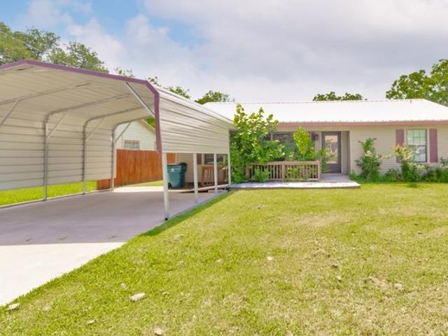 House for sale in Bowie, Texas