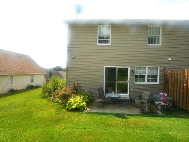 Townhouse for sale in Lyndora, Pennsylvania