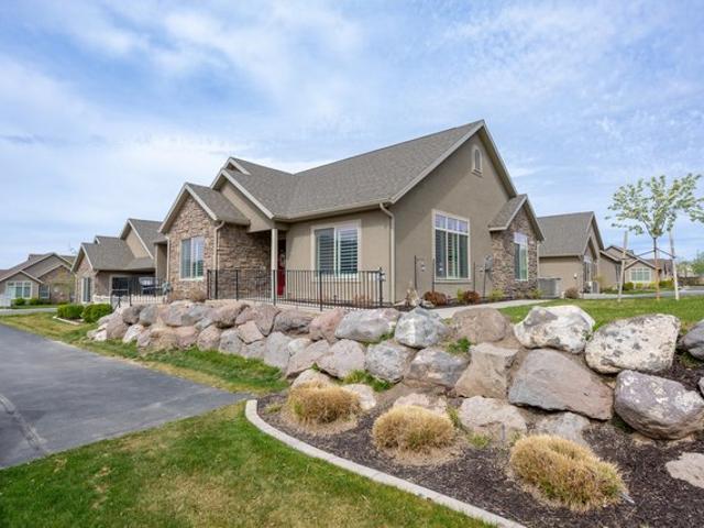 Townhouse for sale in Syracuse, Utah