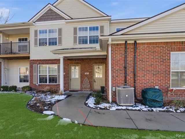 Condo for sale in Fenton, Michigan