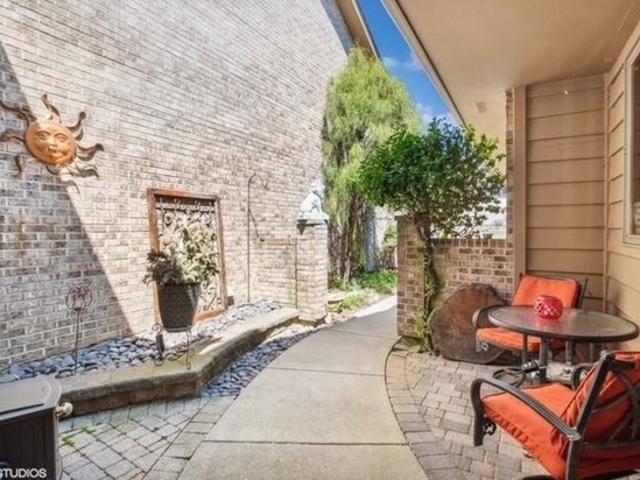 Townhouse for sale in Palos Hills
