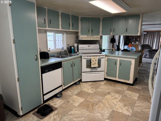 House for sale in Coos Bay