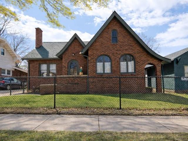 House for sale in Waterloo, Iowa