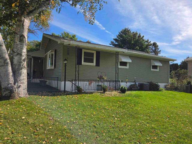 House for sale in Hans Addition, Edgerton