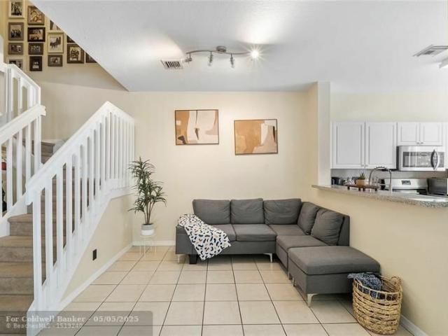 Townhouse for sale in Sunrise