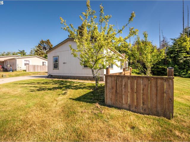 House for sale in Coos Bay
