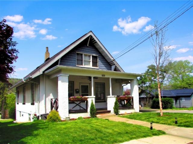 House for sale in Oakmont, Pennsylvania