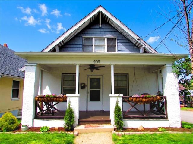 House for sale in Oakmont, Pennsylvania