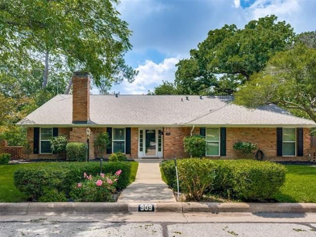 House for sale in Bedford, Texas