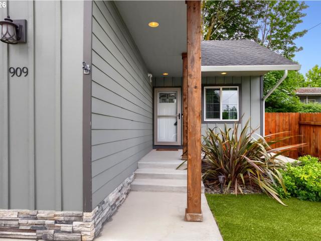 House for sale in Ridgefield, Clark County