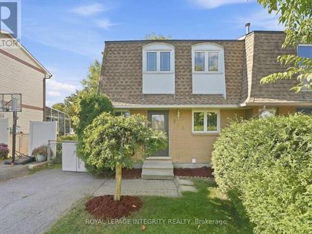 House for sale in Queenswood Village, Ottawa