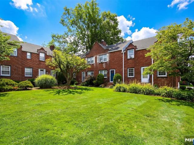Townhouse for sale in Teaneck, New Jersey