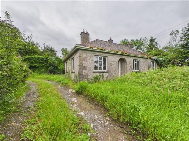 Detached House for sale in Lecarrow, Connacht