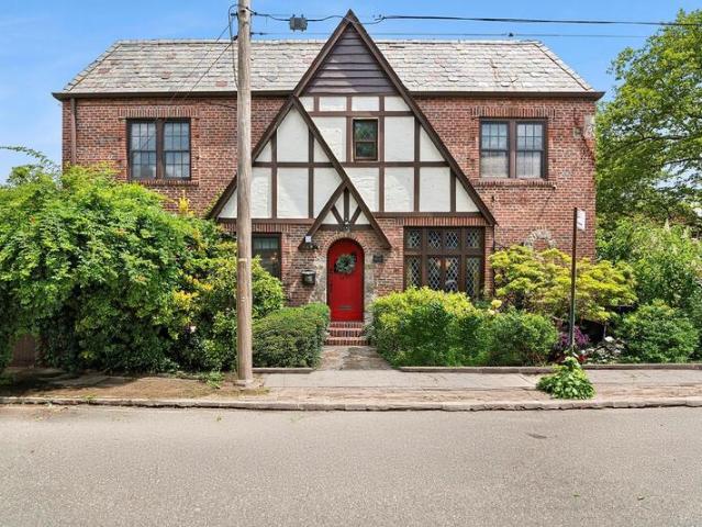 Townhouse for sale in Forest Hills