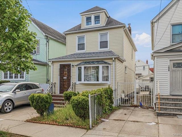House for sale in Queens, Arverne