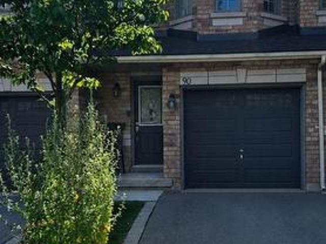 Townhouse for rent in Hurontario, Mississauga