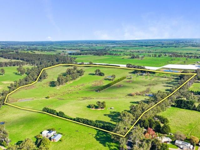 Cottage for sale in Drouin, Victoria