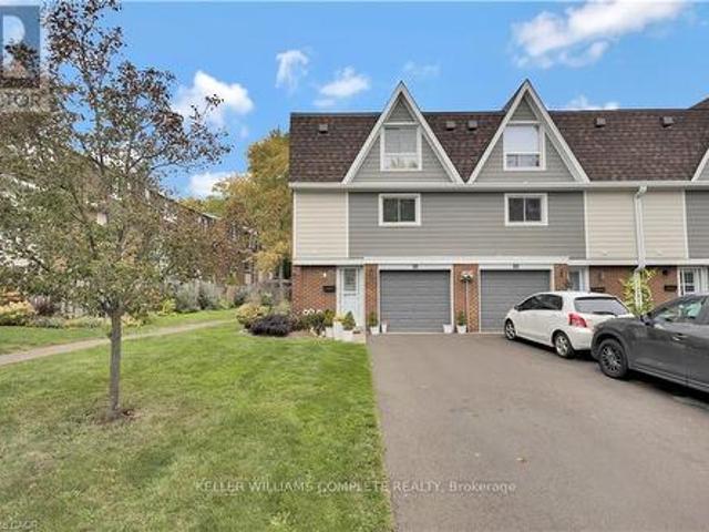 Townhouse for sale in Ancaster, Ontario