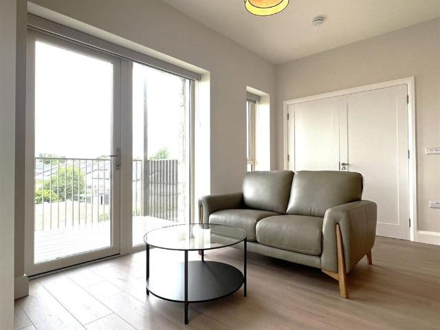 Apartment to rent in Ballynahown, Connacht