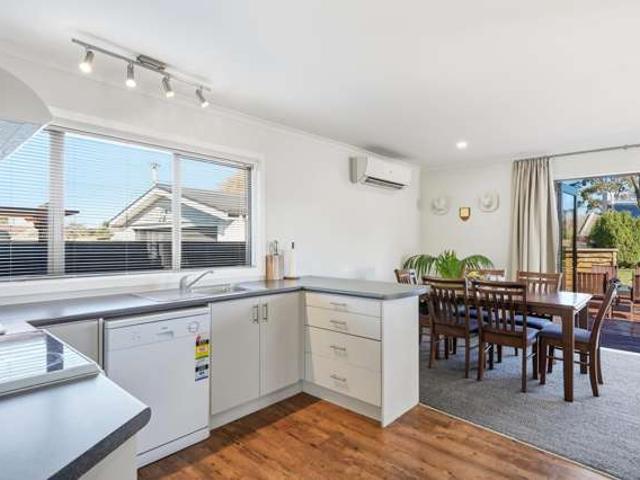 House for sale in Chaslands, Canterbury