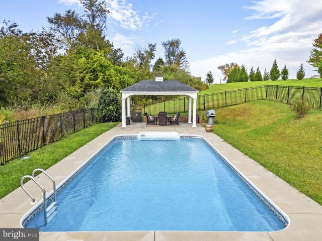 House for sale in Bloomery, Charles Town