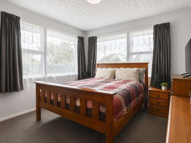 Property for sale in Chaslands, Canterbury