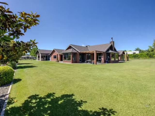 House for sale in Otakou
