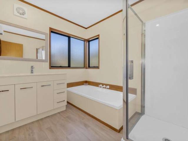 House for sale in Mellons Bay, Howick
